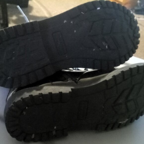 Girl's Black Patent Side Zip Combat Boots W/ Silver Laces - Size 2 Kids - Picture 5 of 7